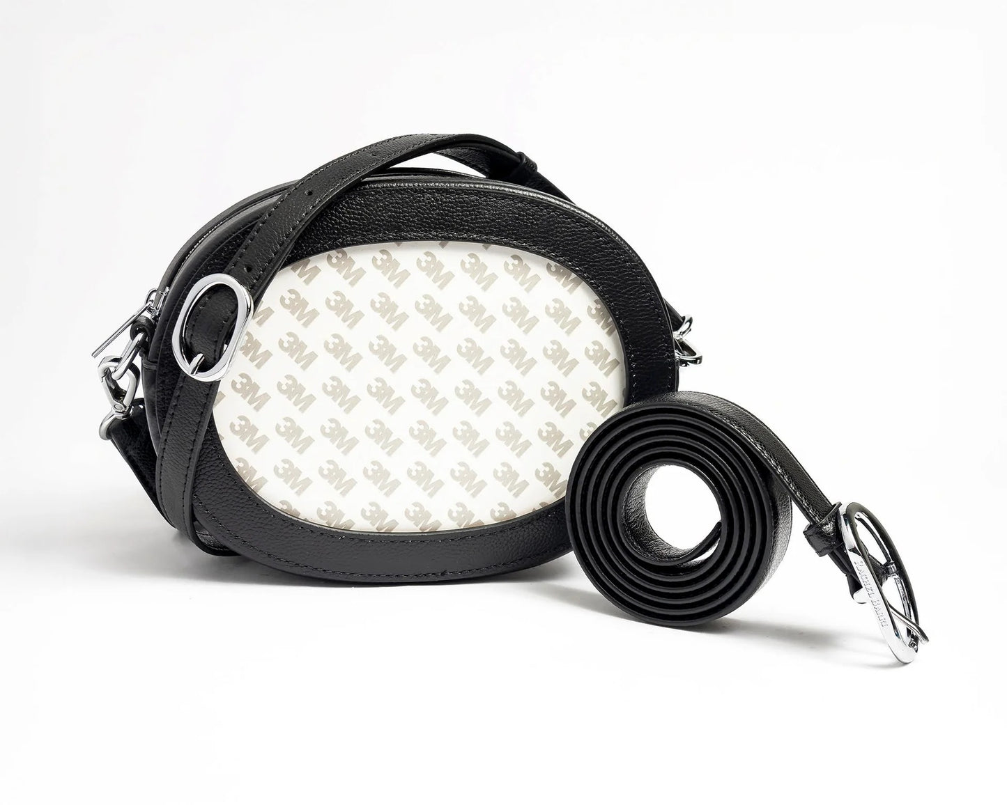 Black On The Go Oval Bag With Belt LG/XL
